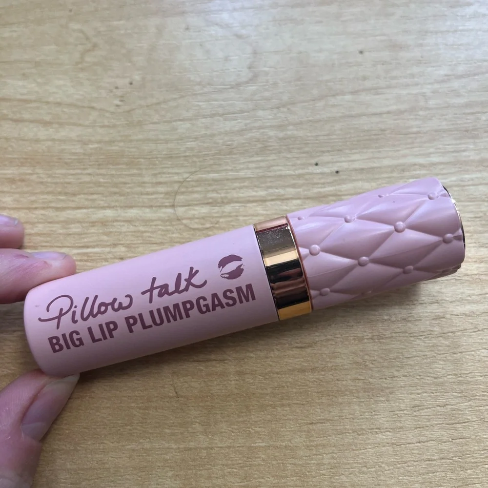 Charlotte Tilbury Plumpgasm Lipstick In Fair - Picture 2 of 3